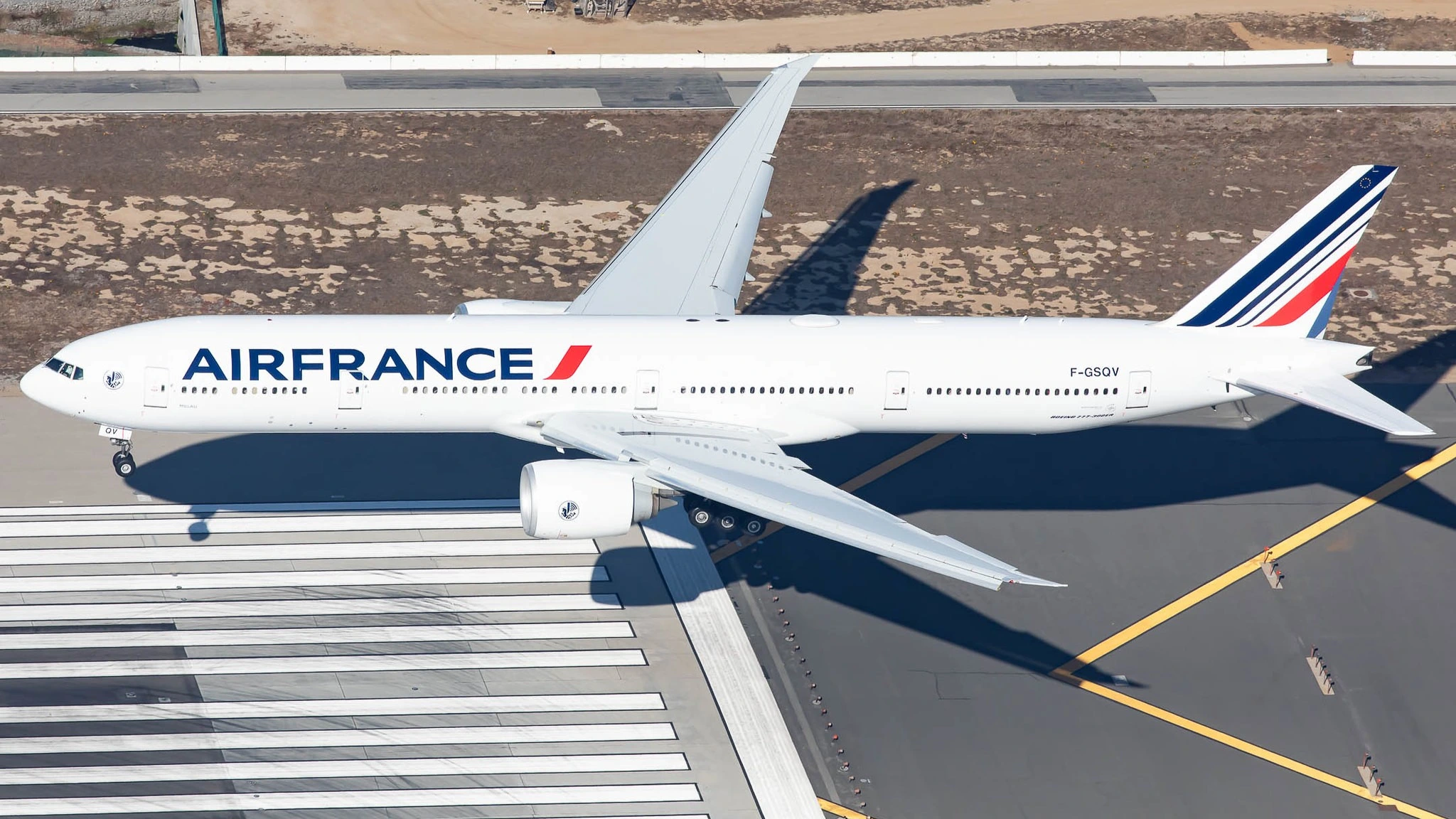 Air France 777 Suffers AC Failure, Pilots Make An Emergency Landing at Paris