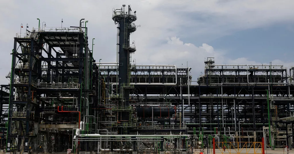 Nigerian billionaire plans expansion of Africa's biggest oil refinery