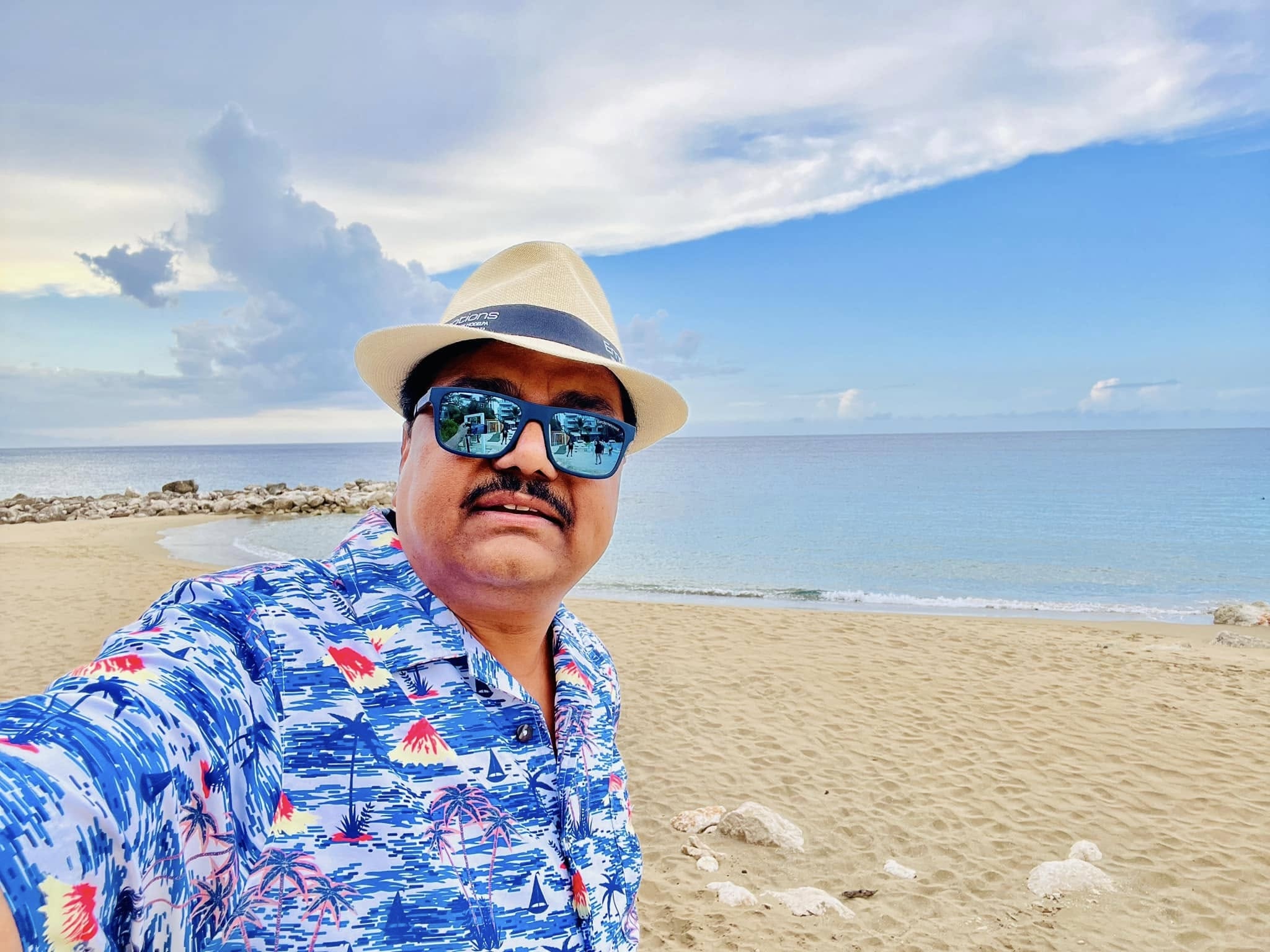 Expedia Cruises travel advisor wins big with Transat and Gaviota Hotels