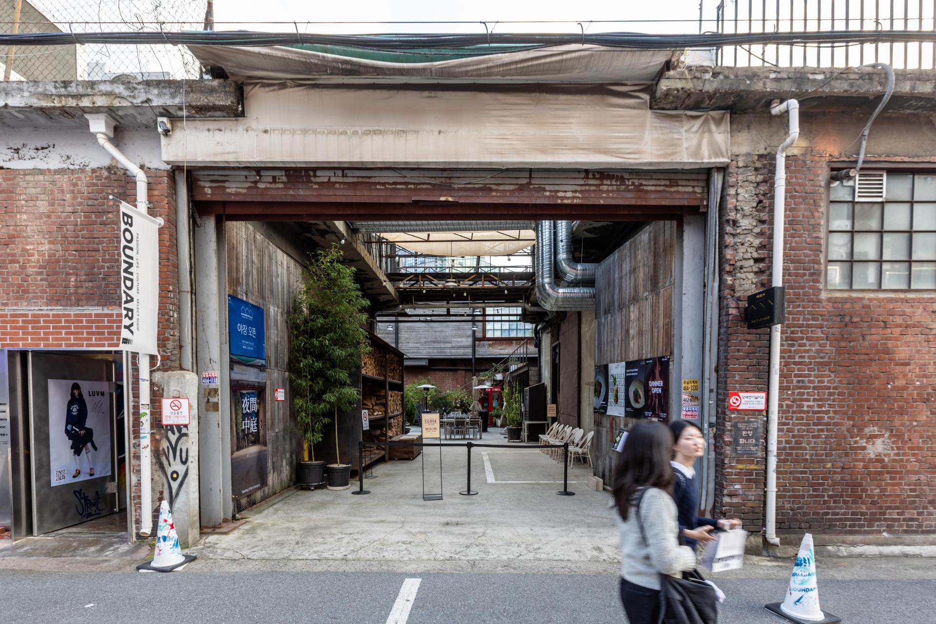 Guide to Seoul’s trendiest autumn fashion districts: Seongsu, Itaewon, Hongdae