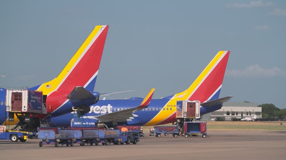 Southwest reports new revenue while American Airlines marks another quarter of losses