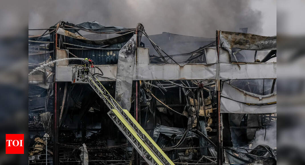 Russian attacks kill 4 in Ukraine as Zelenskyy pleads for air defence