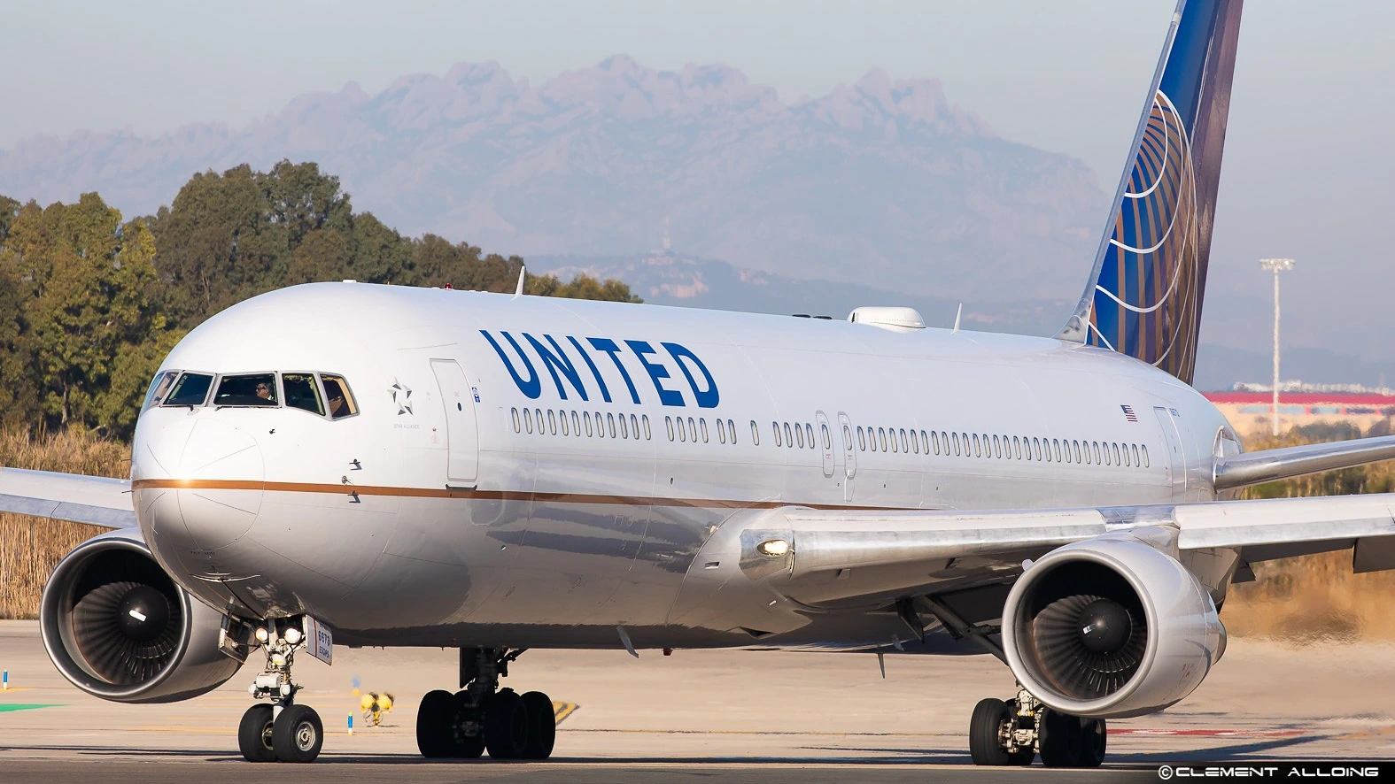 United Boeing 767-400