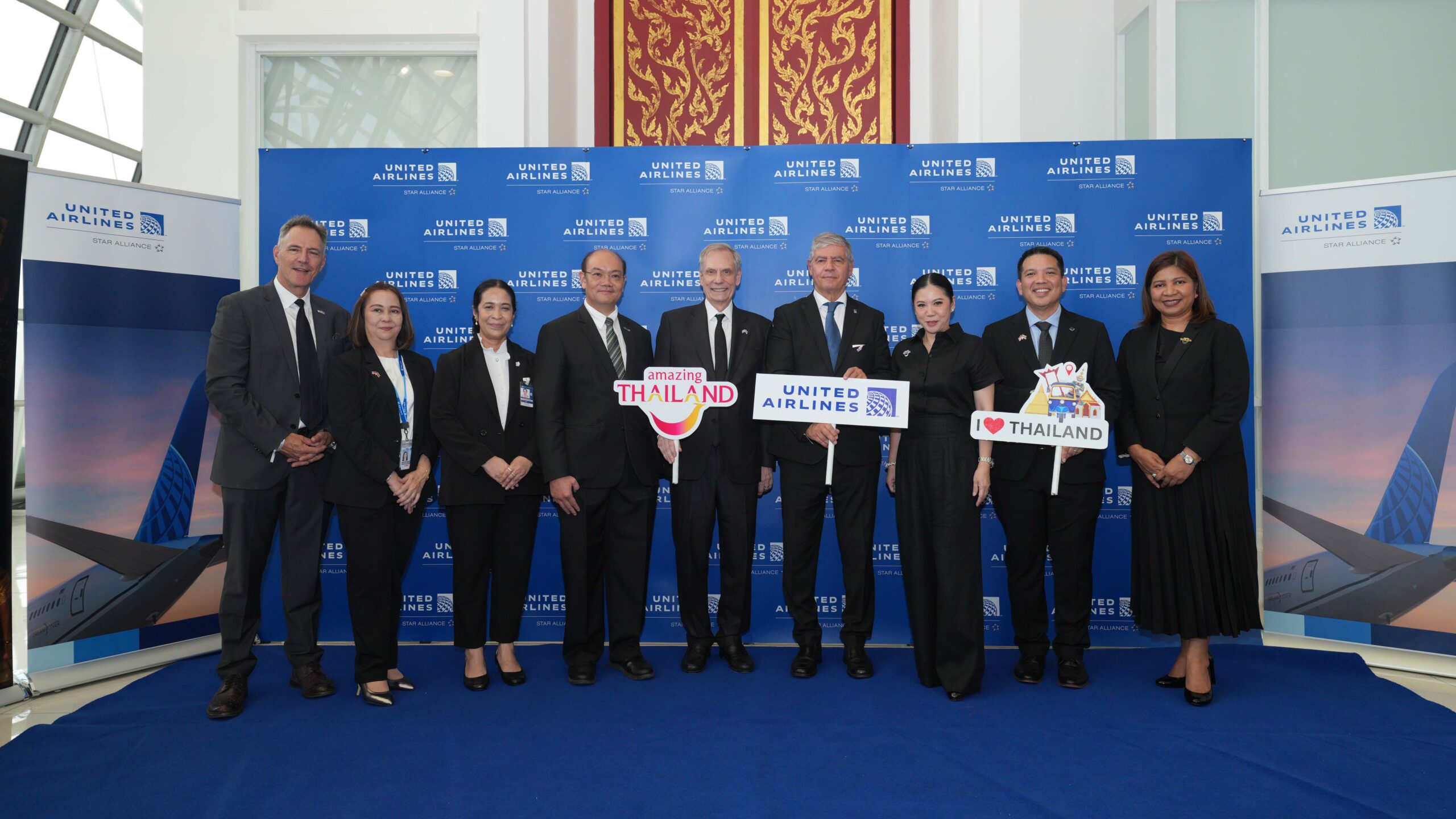 Officials from the Tourism Authority of Thailand and United Airlines pose together during the inaugural Los Angeles–Bangkok flight welcome event at Suvarnabhumi Airport.