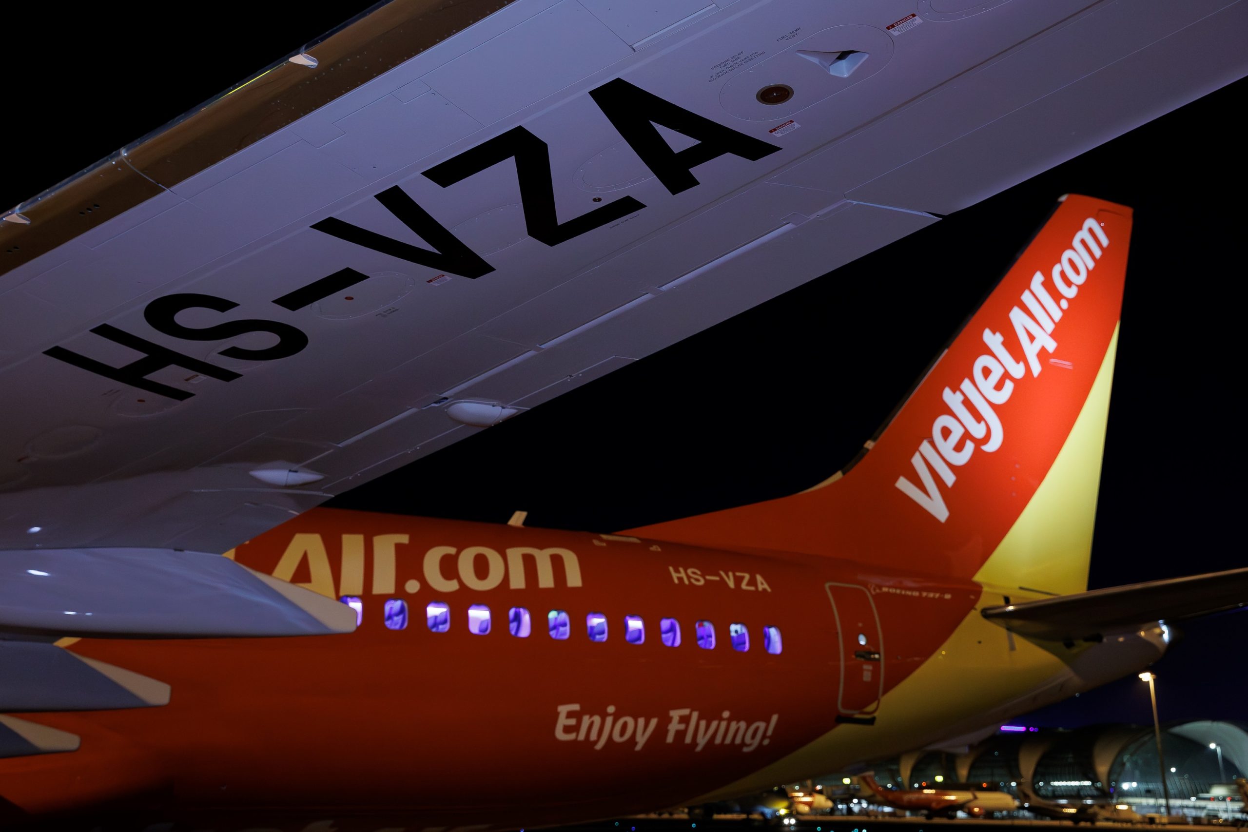 Vietjet receives first 737-8 from new order