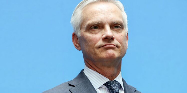 American Airlines CEO says the government shutdown is impacting holiday travel bookings: 'Nobody wan...