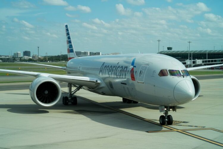 American airlines introduces new dreamliner service