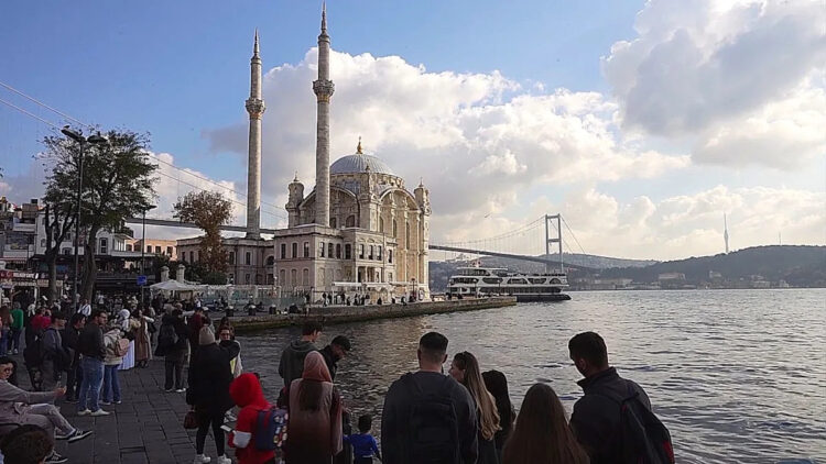 Baker arrested in Istanbul after tourists die from food poisoning