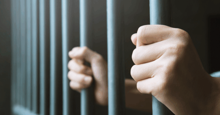 Dubai court jails two men for scamming tourist with fake mobile phones