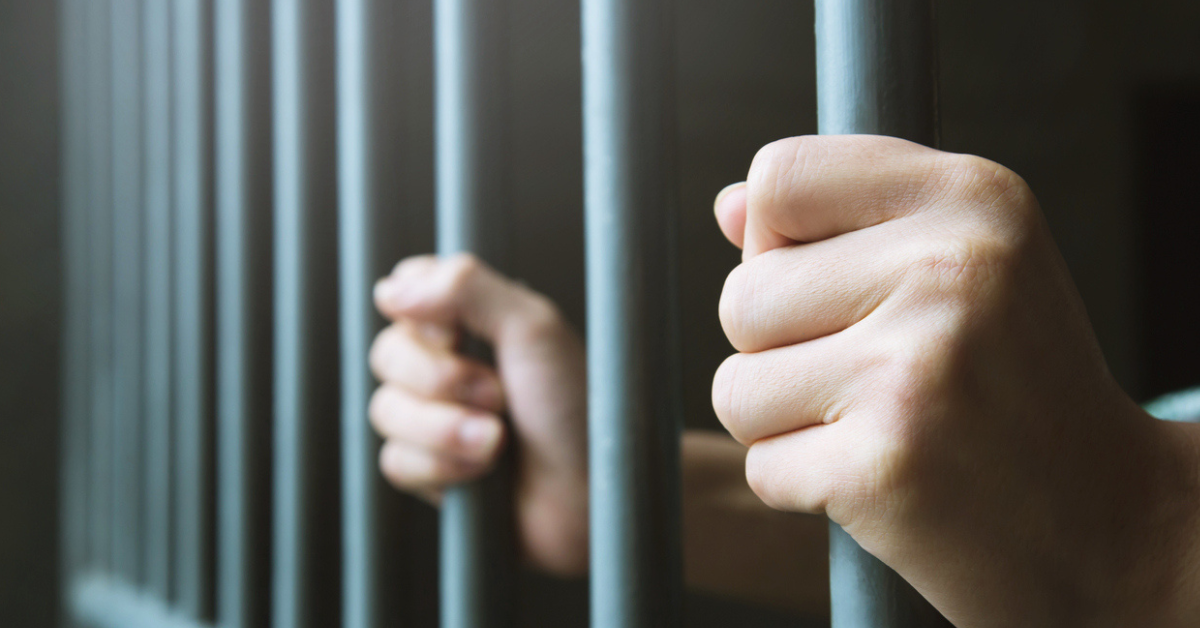 Dubai court jails two men for scamming tourist with fake mobile phones