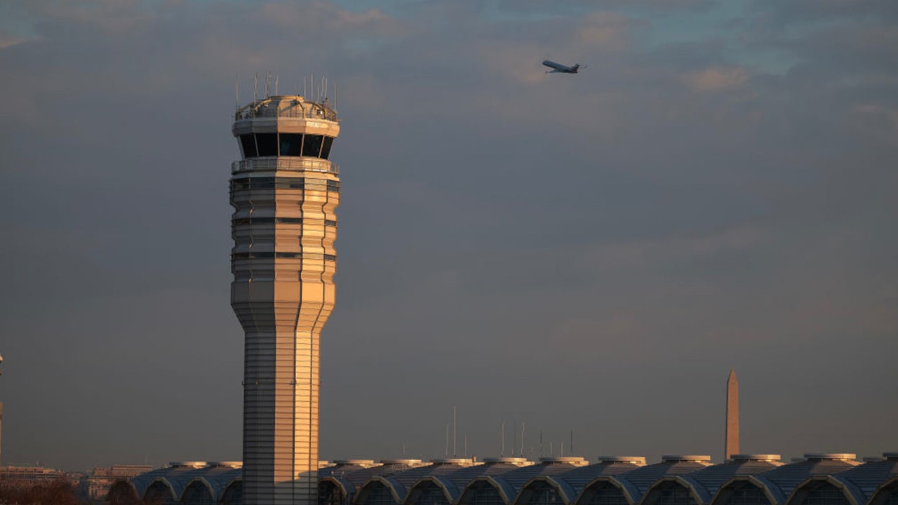 FAA reducing air traffic by 10% amid ongoing government shutdown