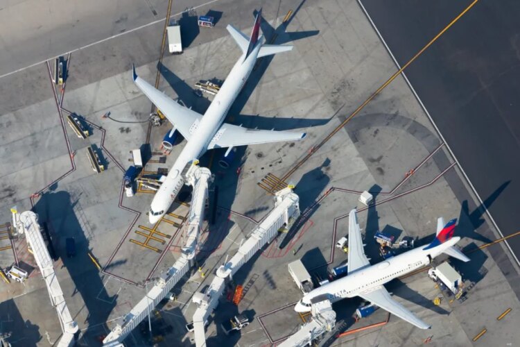 Shutdown’s Business Impact: Airlines Most Exposed to FAA Cuts