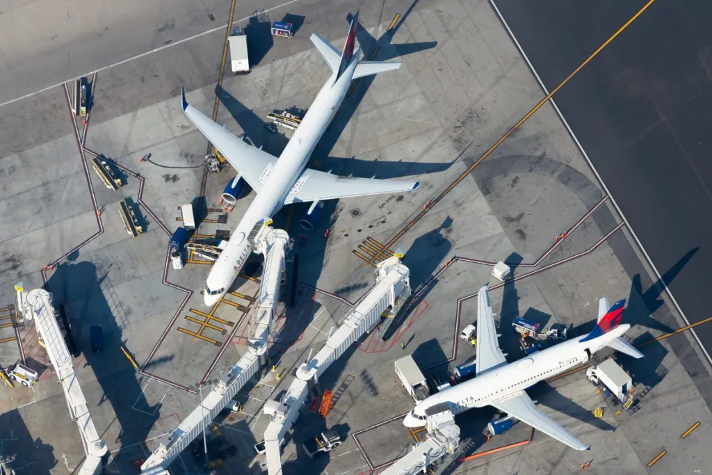 Shutdown’s Business Impact: Airlines Most Exposed to FAA Cuts