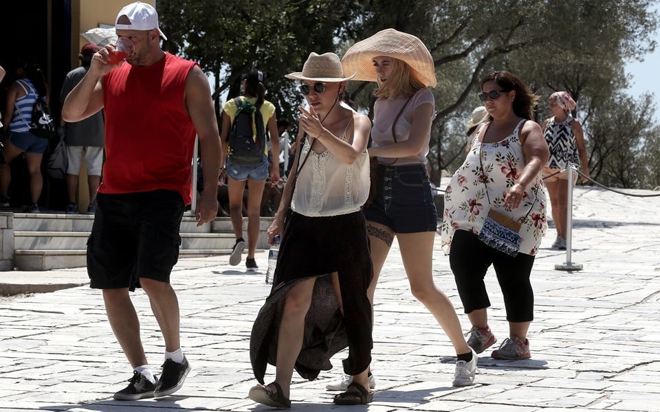 Tourism shifts favor Greece | eKathimerini.com
