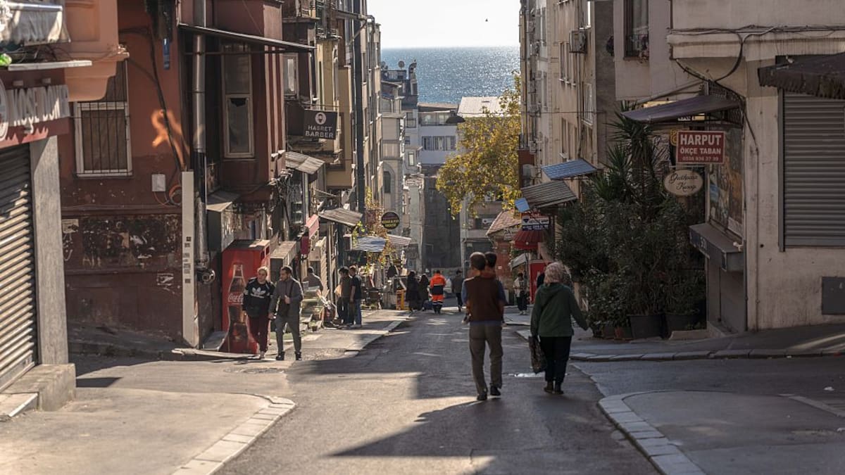 Eleven held in Istanbul over tourists’ deaths from suspected poisoning as toll mounts