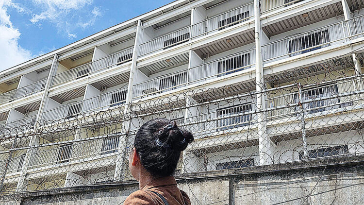 A view of a fenced area on the outskirts of Phnom Penh, Cambodia, on Oct. 16. [LEE YOUNG-KEUN]