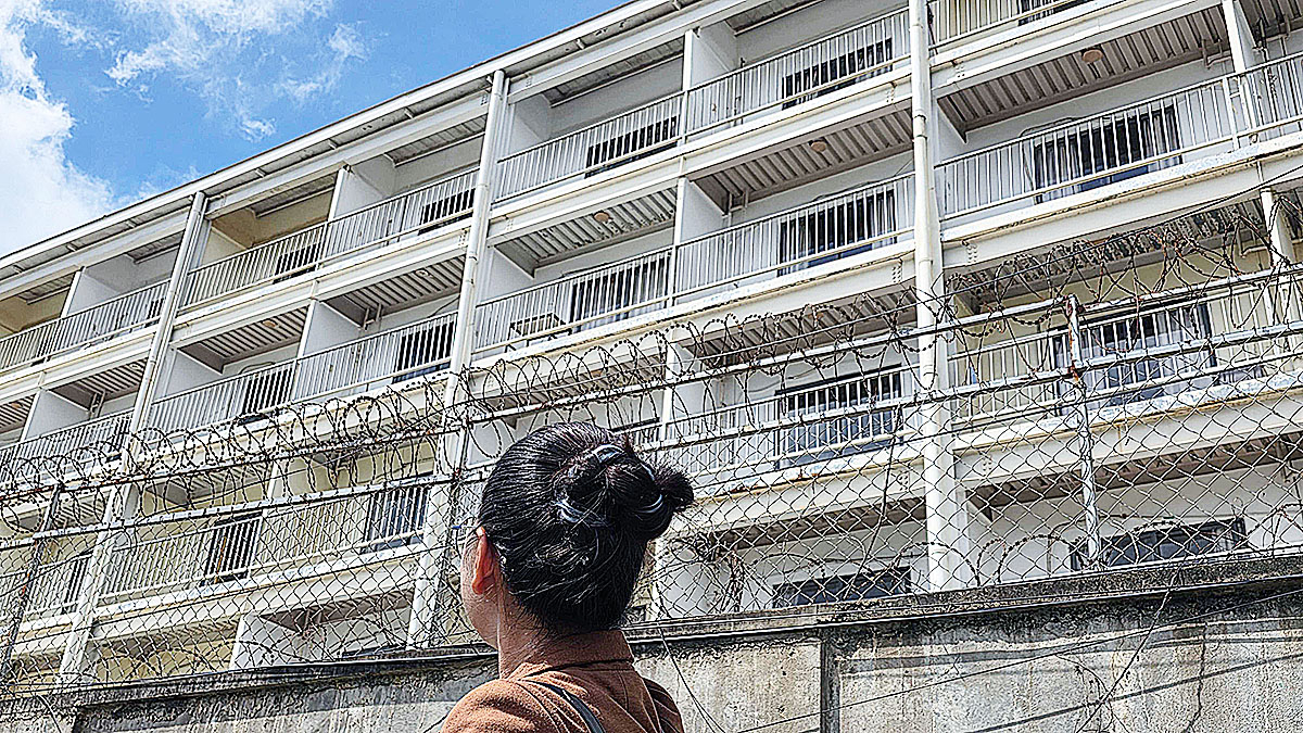 A view of a fenced area on the outskirts of Phnom Penh, Cambodia, on Oct. 16. [LEE YOUNG-KEUN]