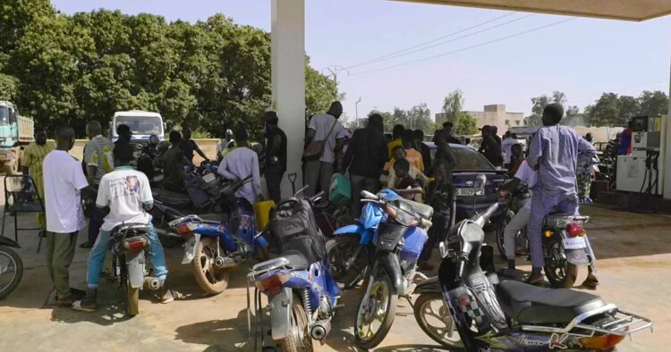 Some fuel stations, schools reopen in Mali amid jihadist blockade