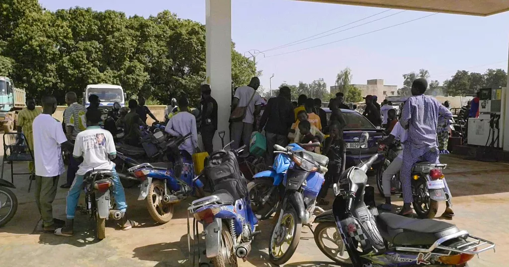 Some fuel stations, schools reopen in Mali amid jihadist blockade