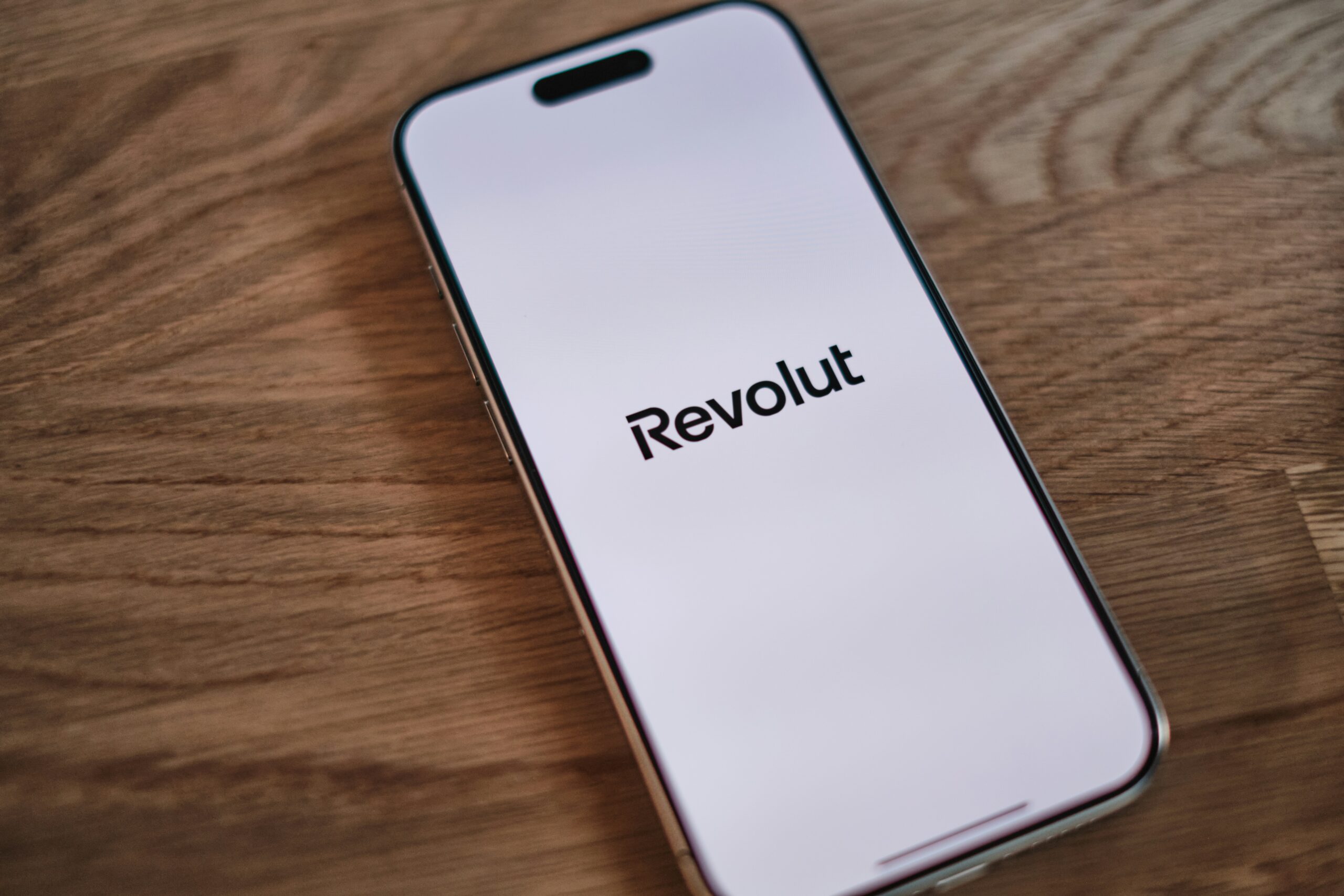 Revolut Faces Fresh Delay in UK Banking License Amid Regulatory Concerns - Fintech Schweiz Digital F...