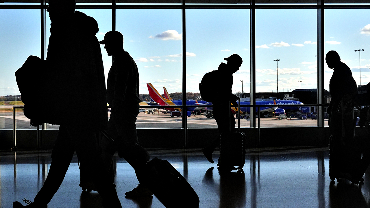 Senate moves to end shutdown as American air travelers face ongoing airport disruptions