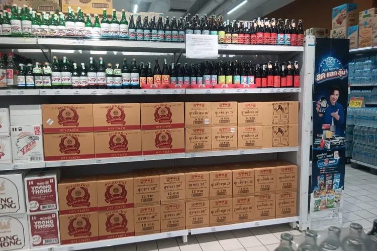 Under current regulations, alcohol consumption is prohibited from midnight to 11am, and from 2-5pm.