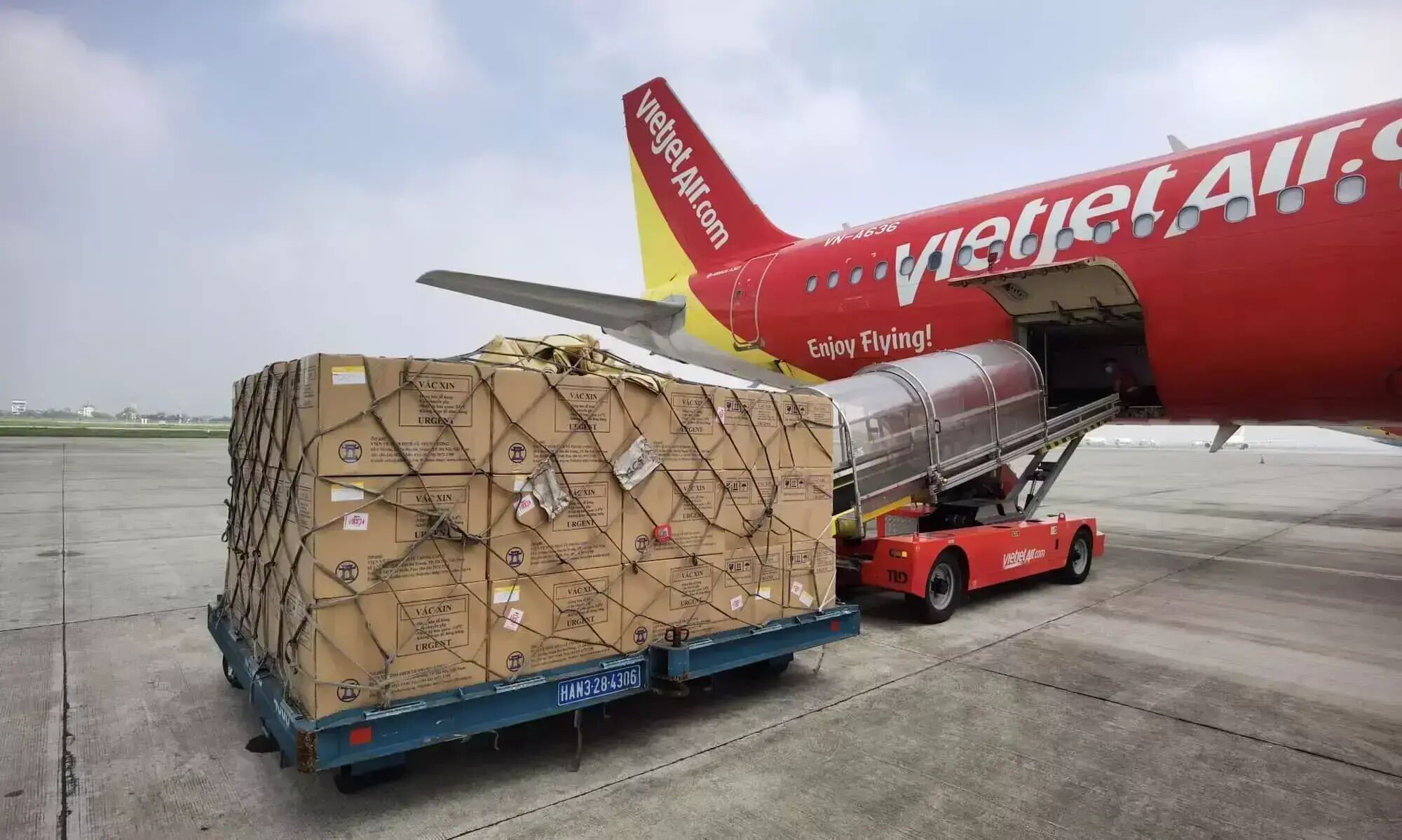 VietJet Air Cargo moves 165-tonne flood-relief aid across Vietnam