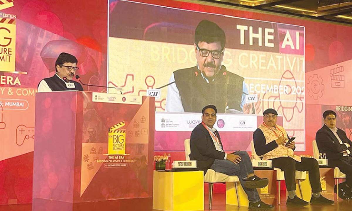 Tourism minister urges film fraternity to look up to AP