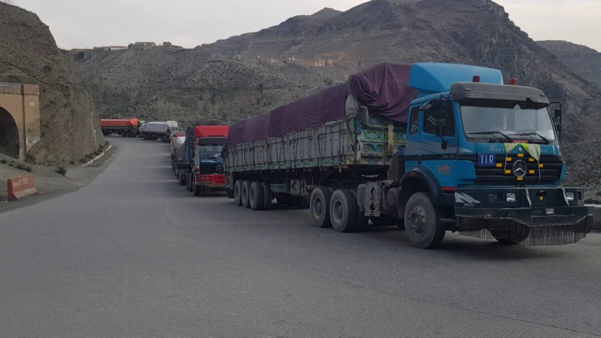 Afghanistan–Pakistan border crossings remain shut for 50th day as trade and travel grind to a halt
