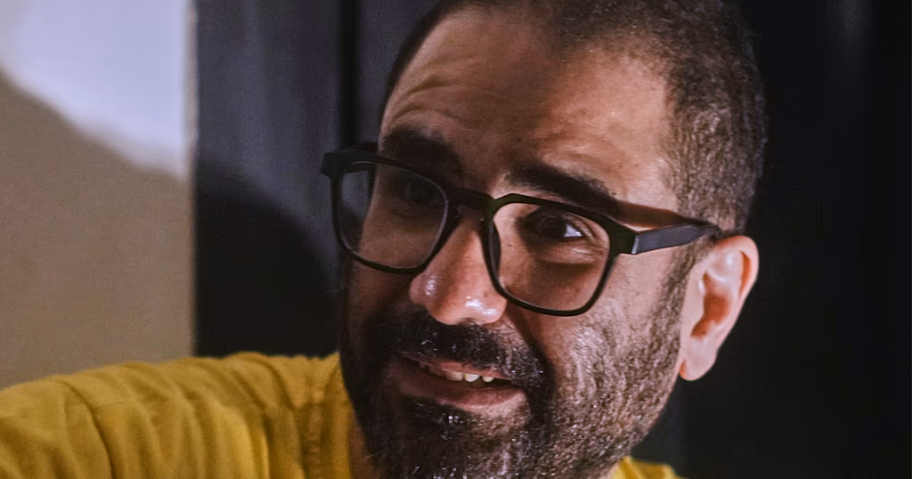 Egyptian dissident Alaa Abd el-Fattah arrives in London after travel ban lifted