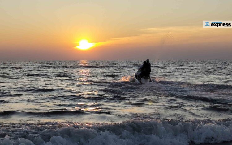 Chaos, crowds and the calm of the sea (Bangladesh in photos)