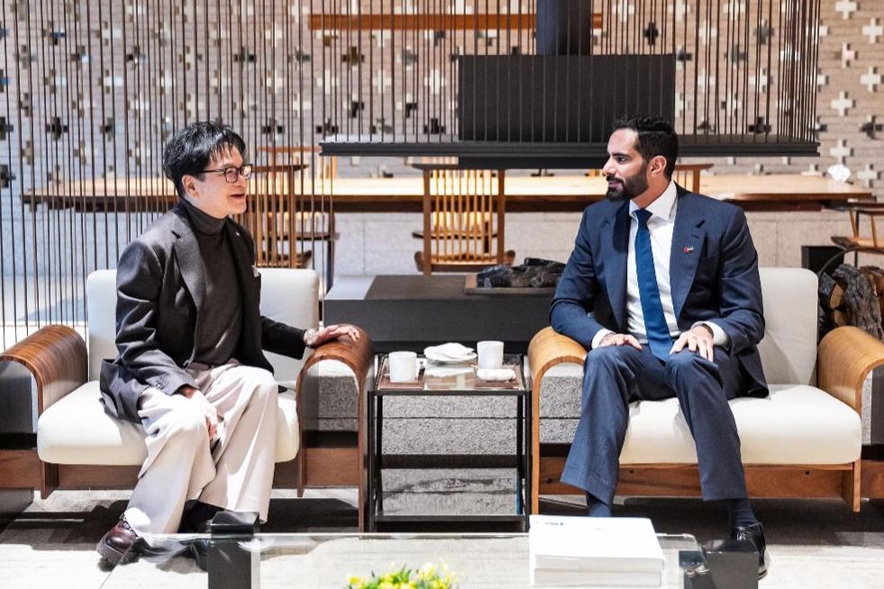 CJ Group Chairman Lee Jae-hyun, left, meets with UAE Minister of Culture Salem Bin Khalid Al Qassimi at CJ Human Resources Center in Seoul, Tuesday. Courtesy of CJ Group