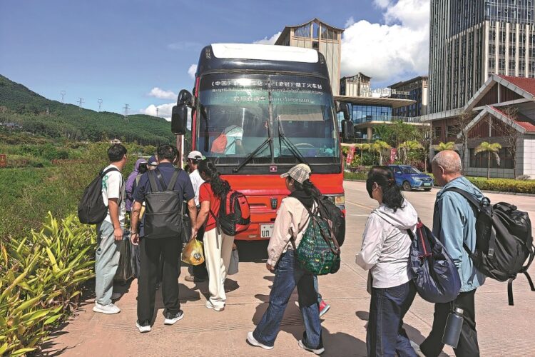 New China-Laos bus link boosts ties
