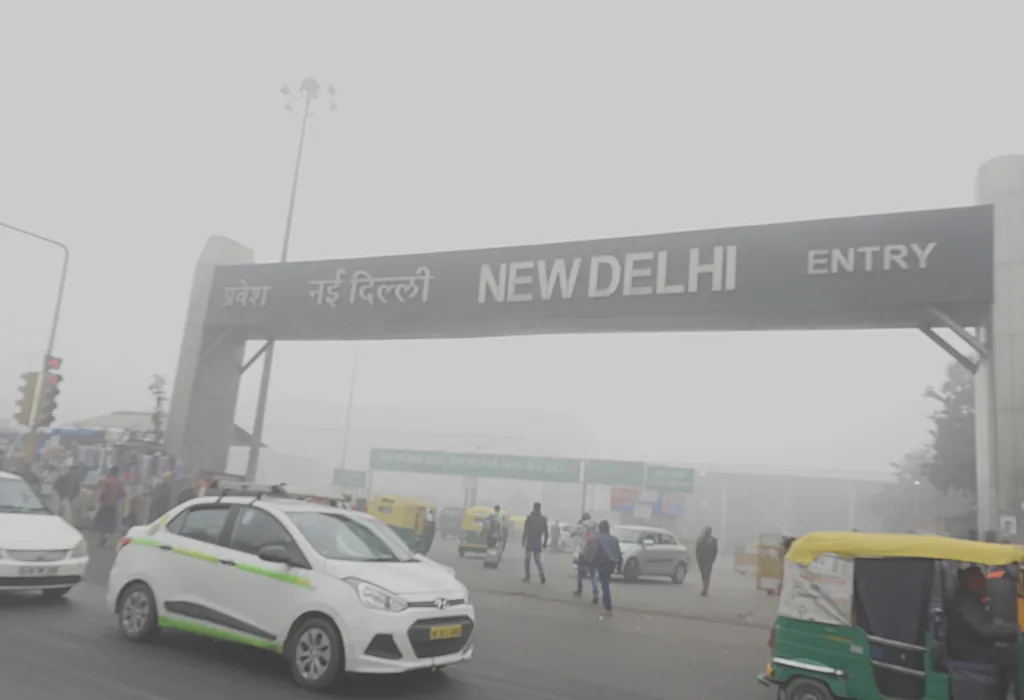 Air Pollution and Extreme Fog Disrupts Flights in Delhi Amid Peak Tourism Season
