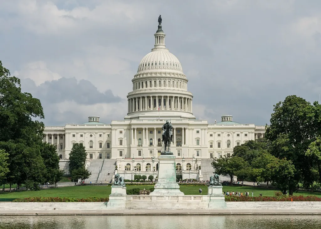 House Committee Backs Bill to Shield Air Traffic Control From Shutdown Chaos