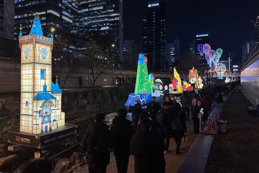 From Prague to Seoul: Iconic Astronomical Clock Illuminates the South Korean Capital