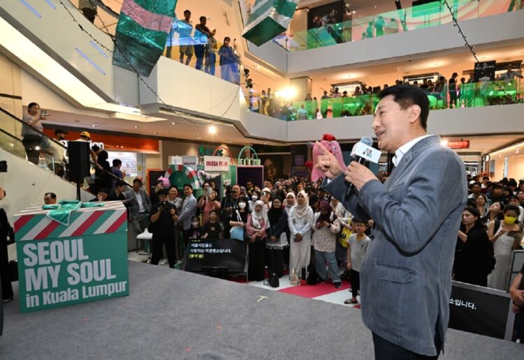 Seoul Mayor Oh Se-hoon is introducing Seoul's major tourist attractions at the "Seoul Tourism Promot...