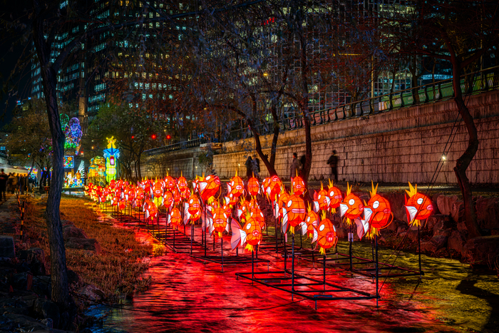 A panoramic view of Gwanghwamun Market from the sky.