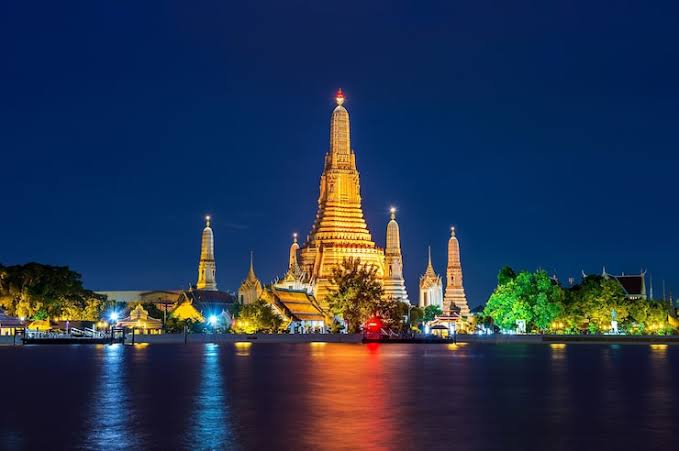 Thailand’s Tourism Revenue Set to Drop This New Year – Will Border Tensions and Flooding Ruin the Ho...