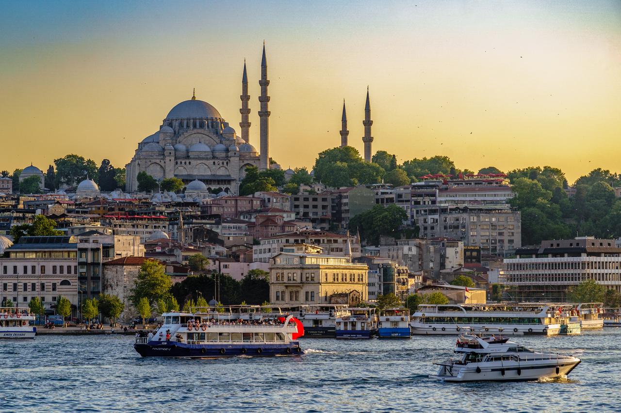 Boats move along the Bosphorus with the Suleymaniye Mosque in the background in Istanbul, Türkiye. (Adobe Stock Photo)