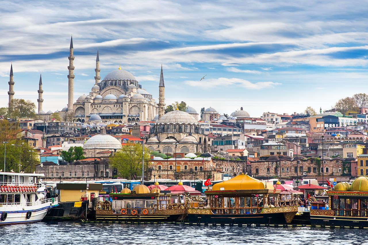 A view of the Golden Horn waterfront with the Suleymaniye Mosque in the background, in Istanbul, Türkiye. (Adobe Stock Photo)
