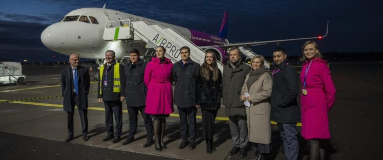 Turku Airport celebrates Wizz Air’s new route to Vilnius