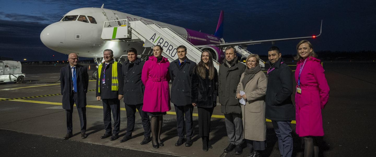 Turku Airport celebrates Wizz Air’s new route to Vilnius