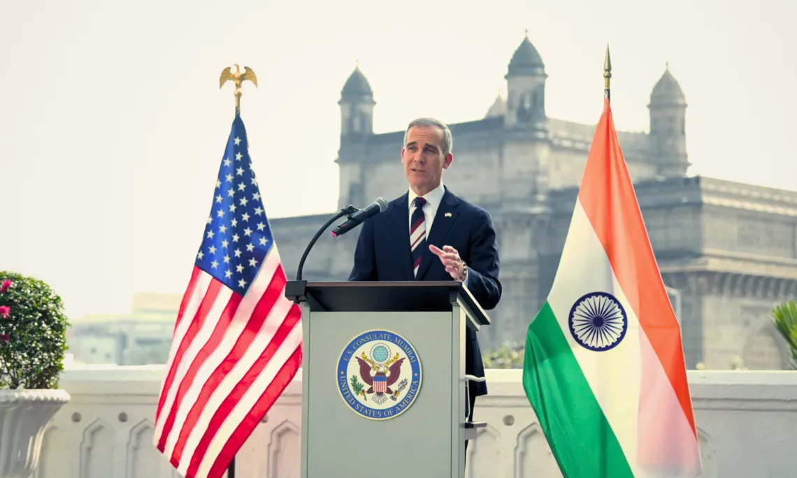US Visa Delays Disrupt H-1B Travel as Tech Firms Issue Warnings