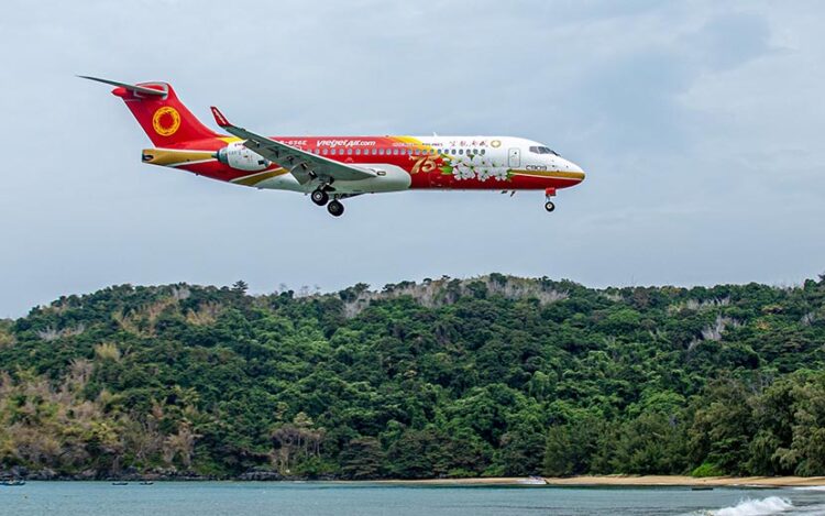 A vietjet flight prepares to land in con dao