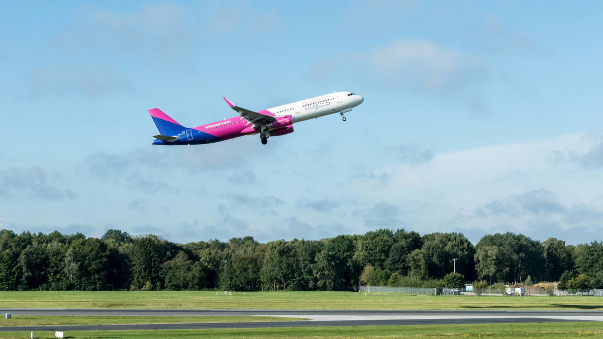 Wizz Air to add new route linking London Gatwick with Valencia in 2026 « Euro Weekly News
