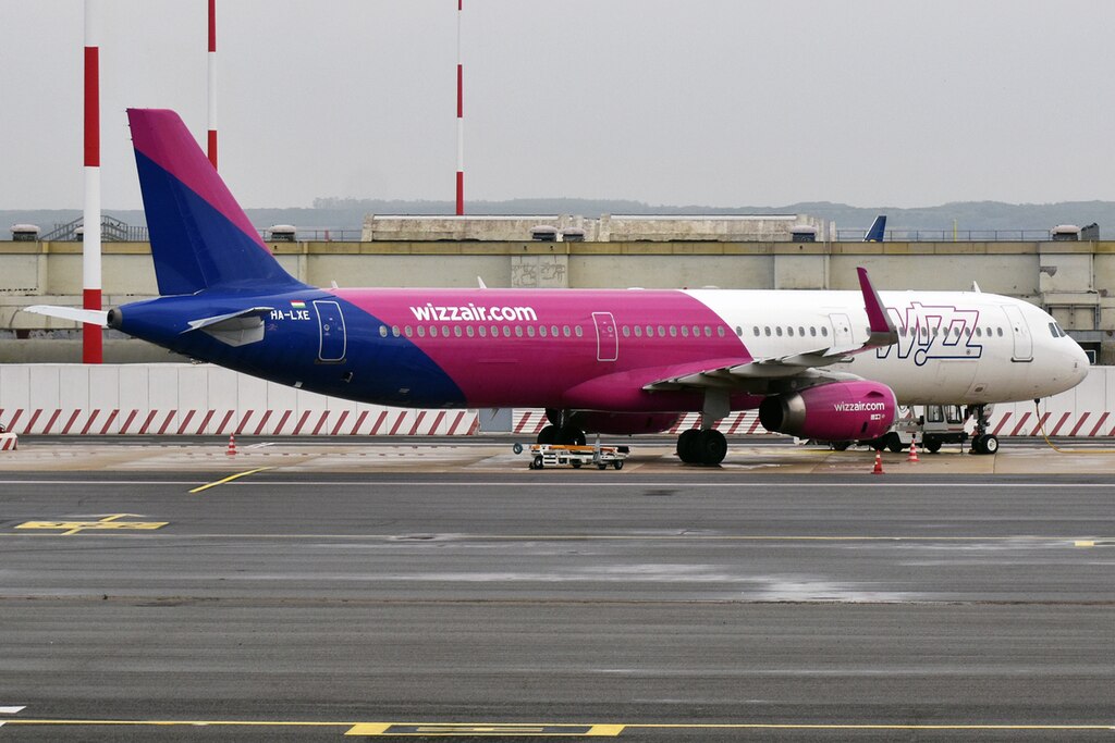 A Wizz Air Airbus A321