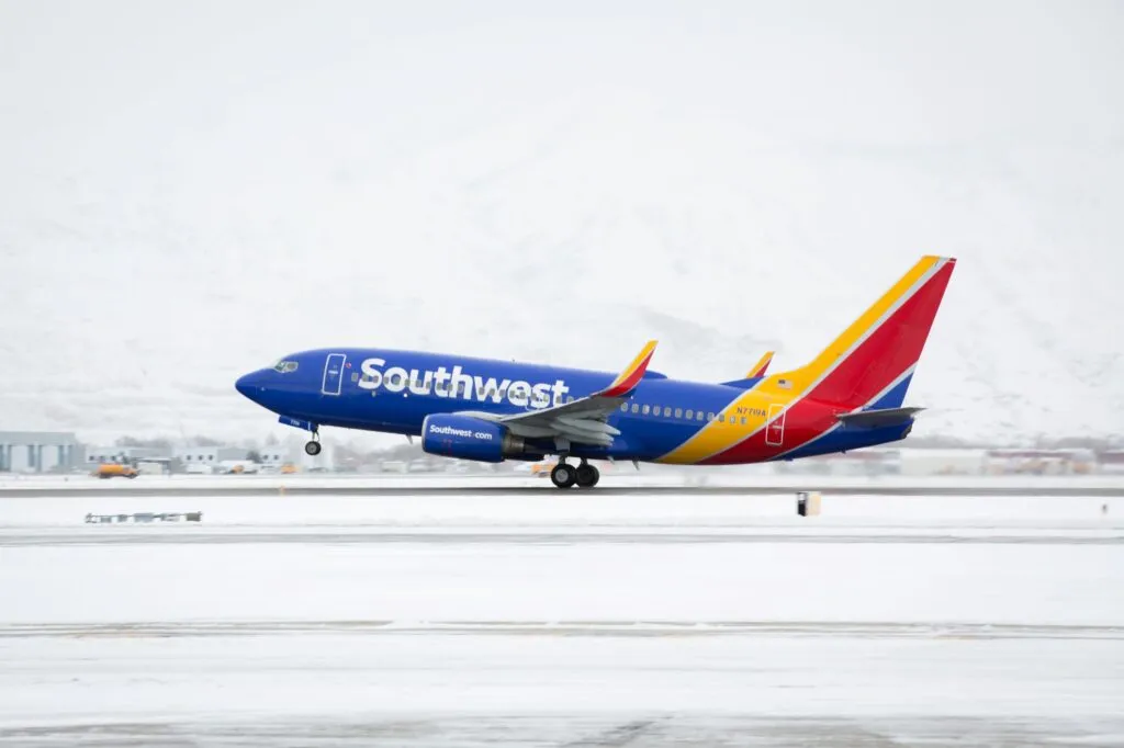 Airlines Brace for Disruptions as Winter Storm Snarls U.S. 