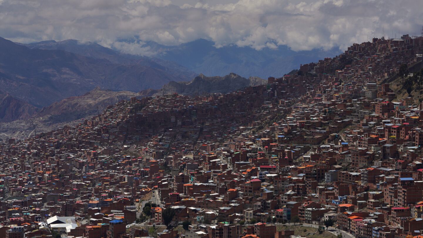 Bolivia eases travel for US and Israeli citizens