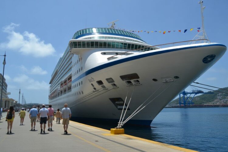 Cambodia’s Sihanoukville Welcomes Tourists Aboard The Luxury Zhao Shang Yi Dun Cruise Ship Of China